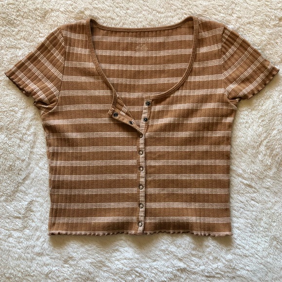 AE snap buttoned cropped shirt. - Picture 5 of 8